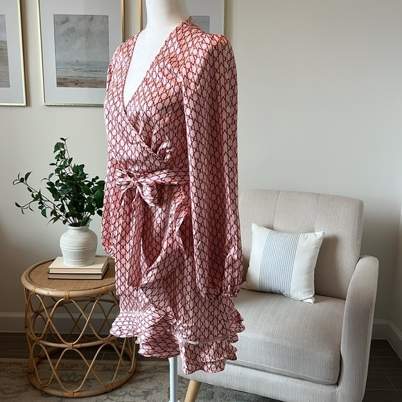 NWT Marciano by Guess Betty Blue Silky Wrap Dress Monogram Blush Red Size 4 - Picture 5 of 14